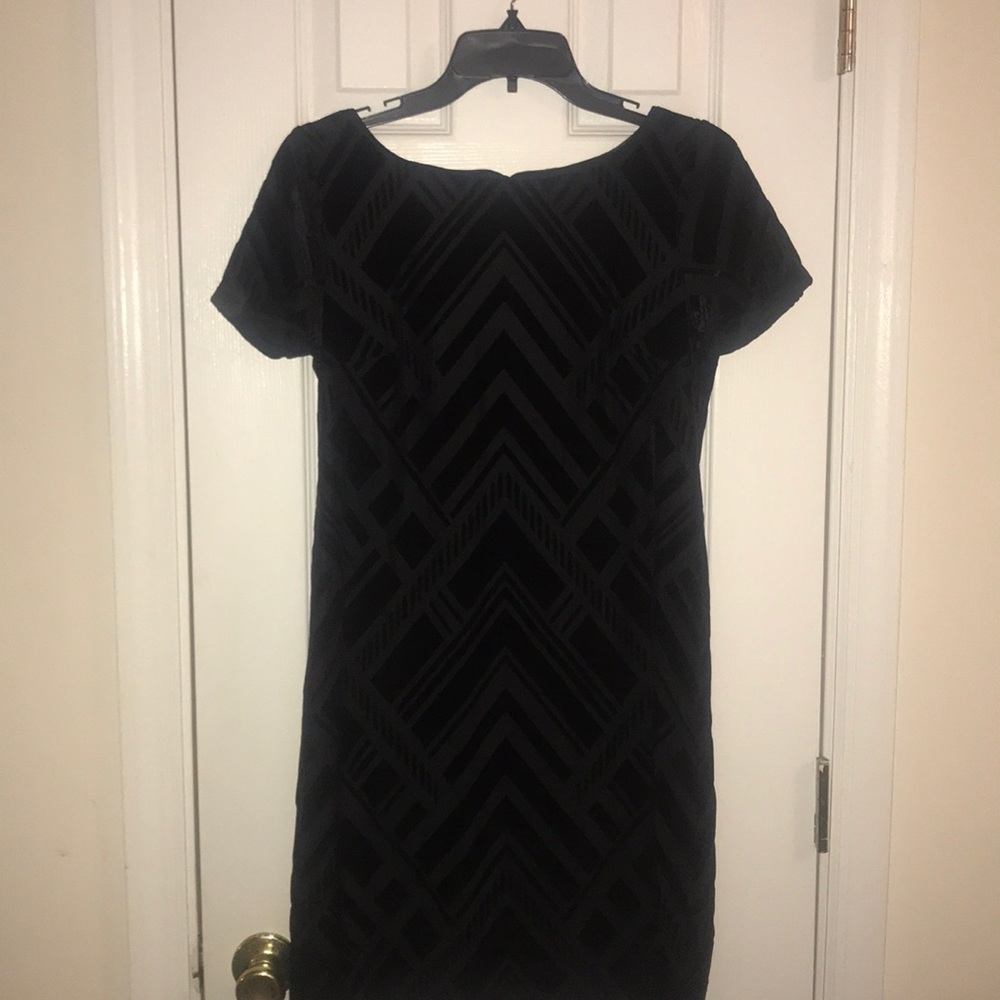 Flocking tonal design dress